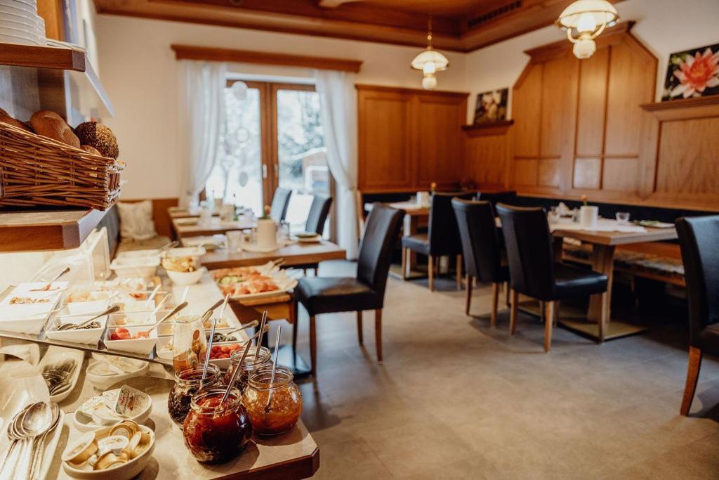 Dorfcafe Unken Hotelpension Swirtshaus Im Dorf المظهر الخارجي الصورة