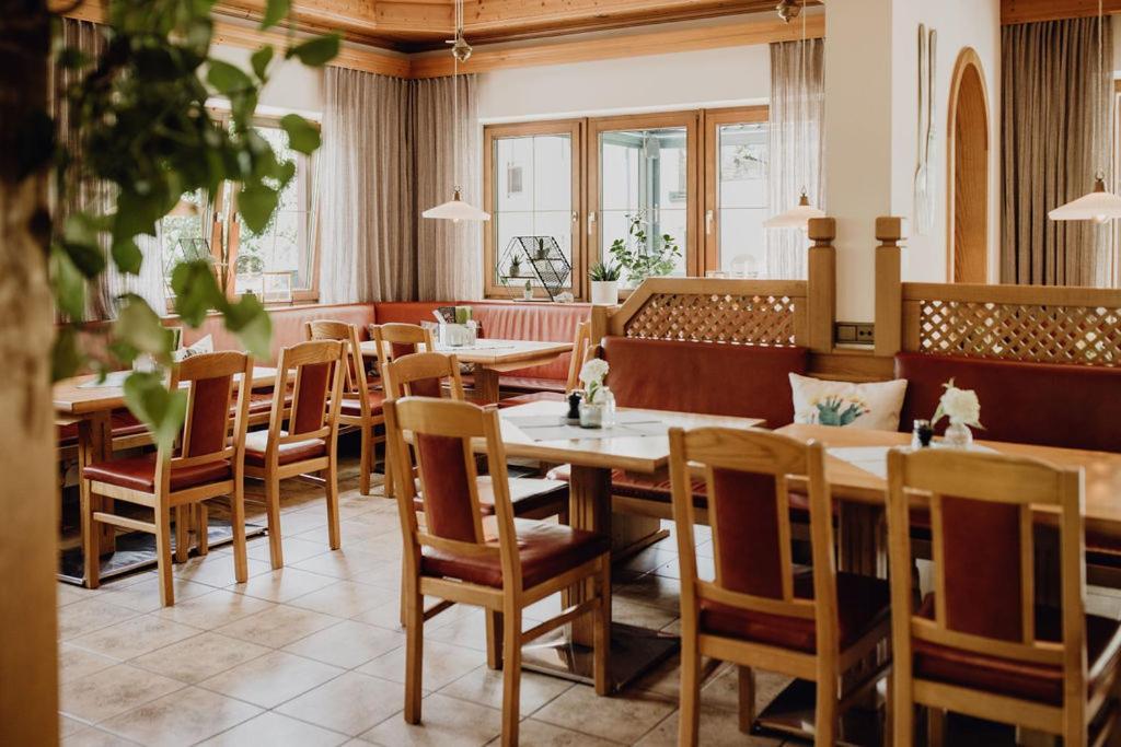 Dorfcafe Unken Hotelpension Swirtshaus Im Dorf المظهر الخارجي الصورة